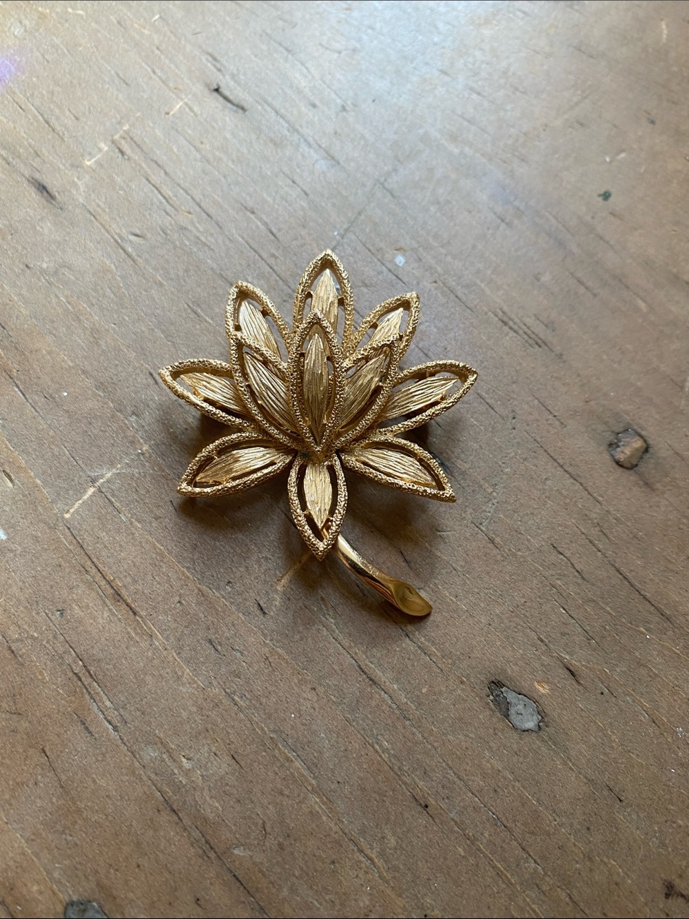 1971 Avon Gold Tone Lotus Flower Pin Brooch